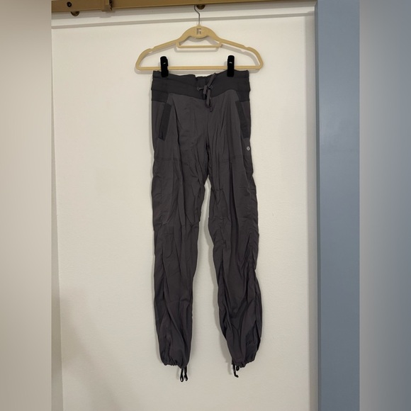 Lululemon Women’s Mid Rise Swift 28in Gray Joggers - Picture 1 of 6